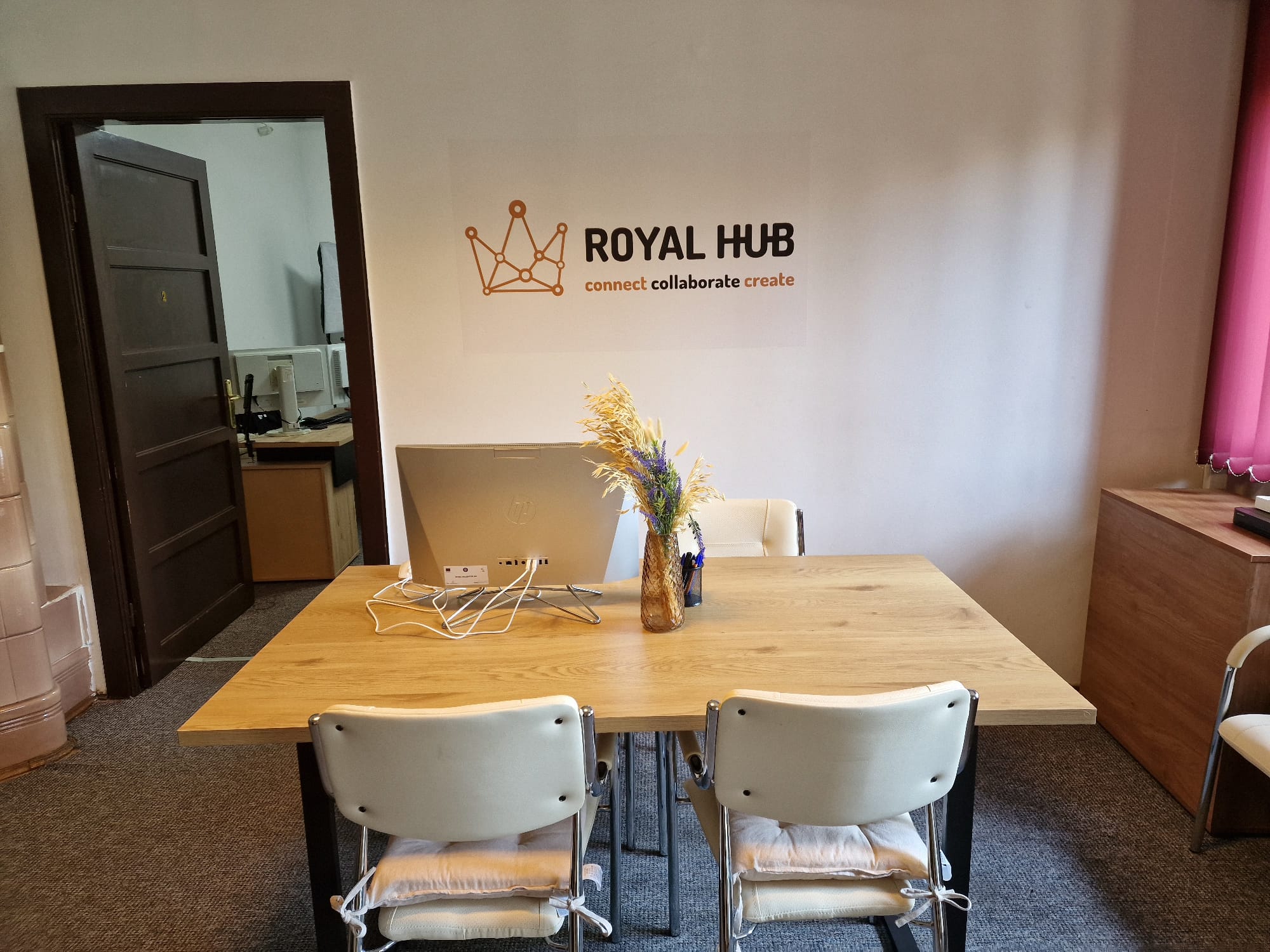 Royal Hub